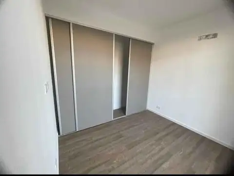 Gipson 4100, Piso 1