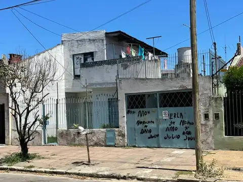 Venta en Block – Casa + Departamentos en Lomas del Mirador, La Matanza