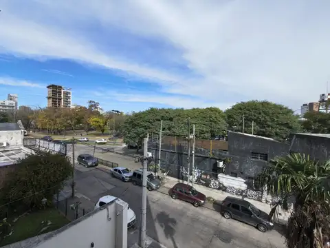 Depto. de 3 amb. y cochera en venta | Berazategui Centro