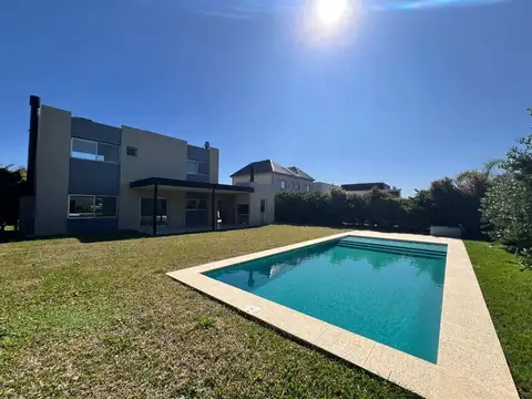 Casa en Venta con 2 cocheras