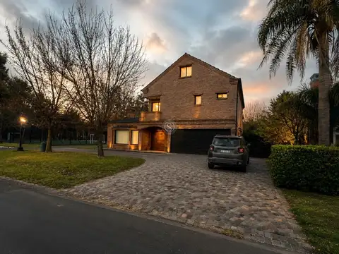 Casa  en Venta en Barrio La Delfina, Pilar, G.B.A. Zona Norte