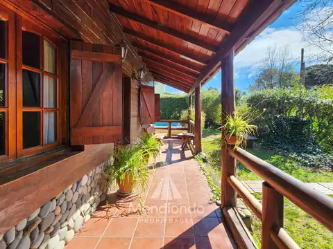 Casa 3 amb con Pileta y Quincho (840 m2 de lote) en Bruno e/ Olga y Ofelia - Sierra de los Padres