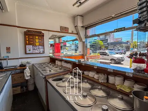 LOCAL COMERCIAL EN IMPORTANTE ESQUINA 45 M2