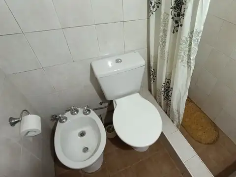 VENTA CASA 3 AMB C/QUINCHO + DPTO 2 AMB .LIBERTAD