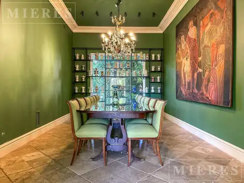 Casa en Venta con 4 cocheras
