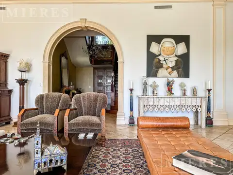 Exclusiva propiedad de estilo Villa Toscana en Barrancas al rio, Punta Chica.