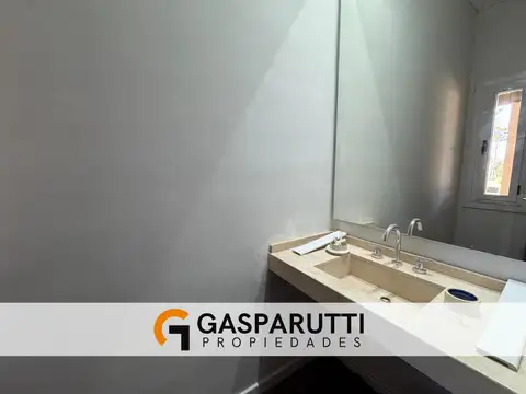 Casa en Venta con 6 cocheras