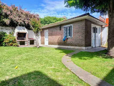 Casa en Venta con 3 cocheras