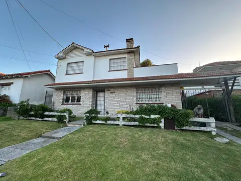 Venta casa en block con parrilla, cochera, terraza con vista al mar - Punta Mogotes Mar Del Plata