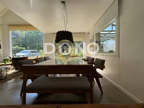 Casa en Venta con 2 cocheras