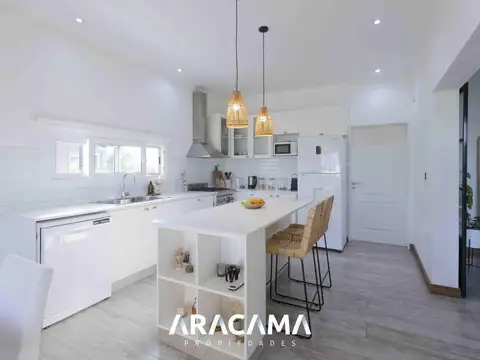 Casa en Venta con 2 cocheras