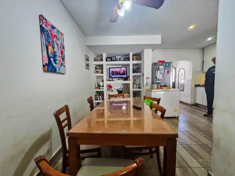 Casa 4 ambientes con 2 baños