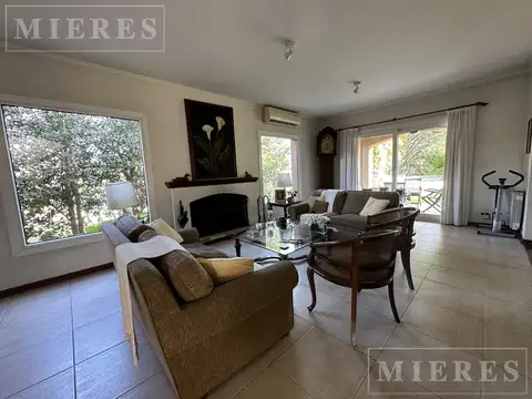 Casa 7 ambientes con 3 baños