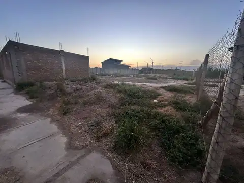 venta terreno barrio "los juegos"