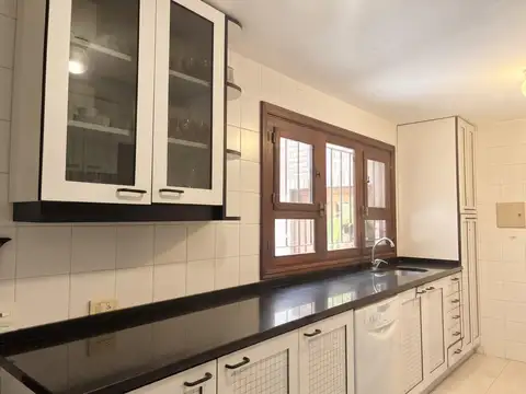Casa en Venta en lote de 2.412 mt2 en Olivos Golf Club!
