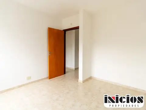 Departamento: Diag. Rivadavia Nº 254 e/ Carreras y Lebensohn - Mar de Ajó - C242