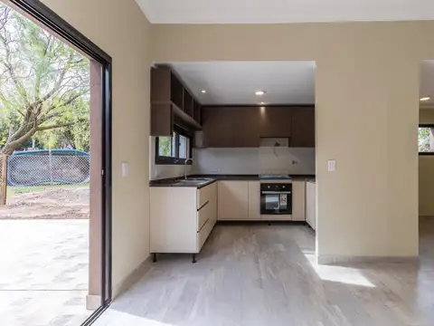 Casa 3 ambientes con 1 baño
