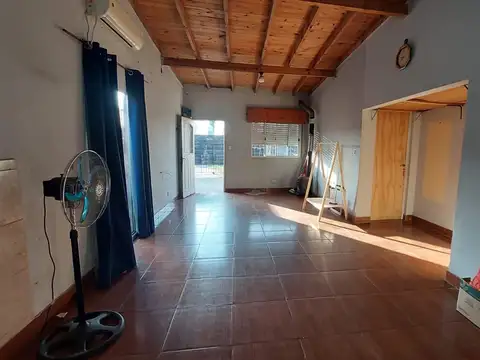 Venta casa 4 ambientes C/ parrilla y pileta - Jose C Paz