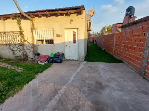 Venta casa 4 ambientes C/ parrilla y pileta - Jose C Paz