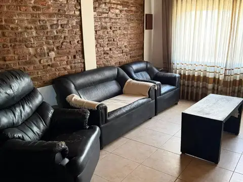 Casa en terreno propio a 3 cuadras Avenida Eva Peron- Reciclada