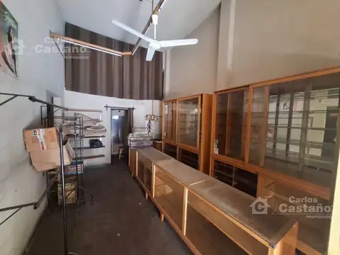 Local comercial 53m2 2 baños. Muy bueno