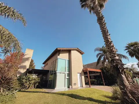 Funes Hilss Miraflores - Casa De 4 Dormitorios Con Pileta En Venta - Barrio Privado, Funes