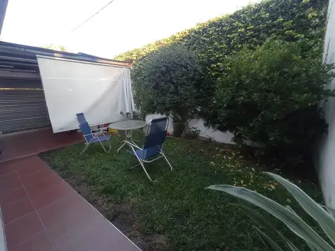 Barrio Matheu Casa en venta de dos dormitorios, cochera y jardin