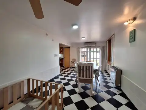 Casa 4 ambientes con 2 baños