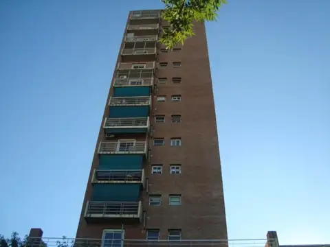 Av. Velez Sarsfield 161 , Piso 8