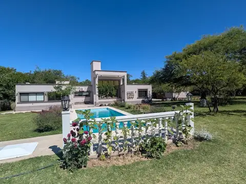 Casa 5 ambientes con 3 baños