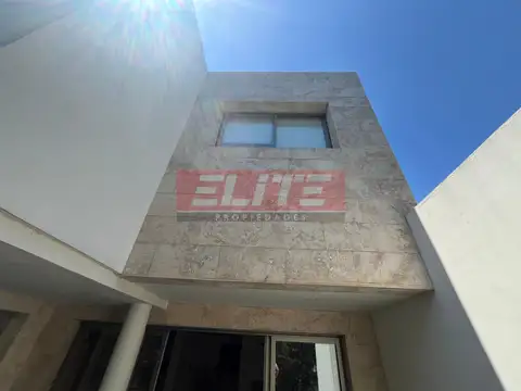 Casa en Venta en Villa Pueyrredon, USD 320.000