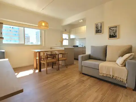Departamento de dos ambientes al lateral con espacio de cochera, zona Paseo Aldrey