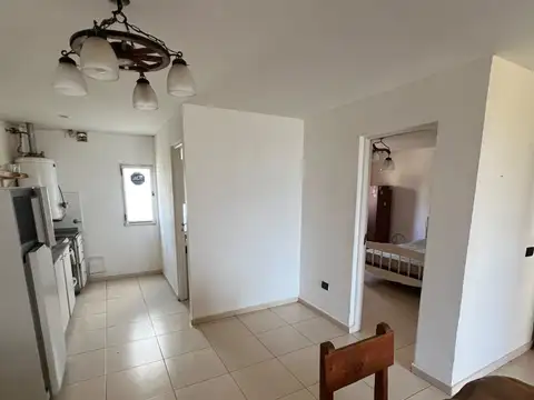 Lynch 100, Piso 1
