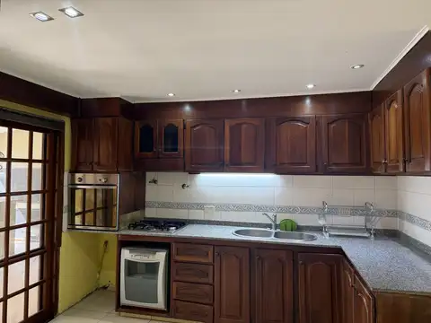 Casa 5 ambientes con 3 baños