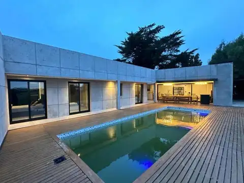 Casa en venta 4 ambientes