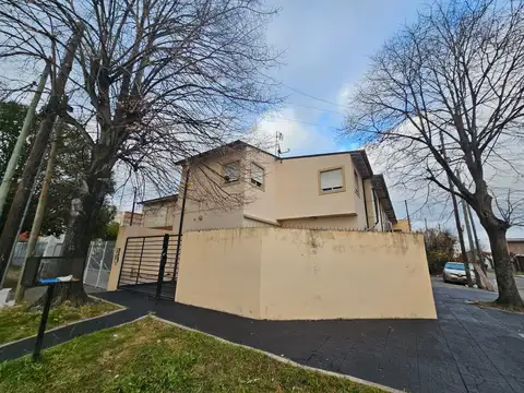 Depto Tipo Casa en Alquiler de 3 ambientes