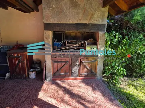 Casa en venta en Los Robles de Burzaco, con 3 dormitorios y todos los servicios