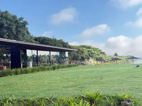 Casa en Venta con 7 cocheras