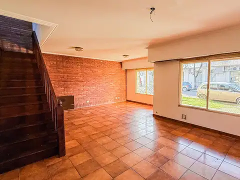 Casa 10 ambientes con 2 baños