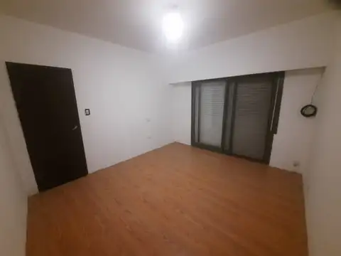 CASA DESARROLLADA EN DOS PLANTAS CON 3 DORMITORIOS Y COCHERA