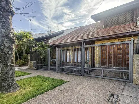 VENTA CASA 4 AMB QUINCHO CON DEPENDENCIA Y PILETA