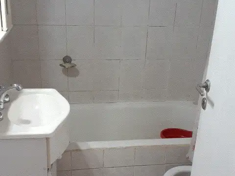 Colegiales, OPORTUNIDAD comodo monoambiente muy luminoso a 1 cuadra de la Avenida, Cocina separada, baño completo.