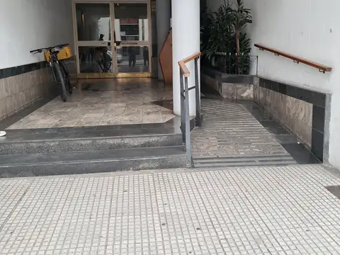 Amplio Departamento de 3 ambientes