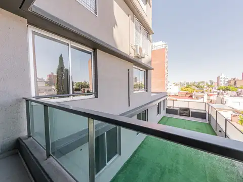 VENTA - DEPARTAMENTO DOS DORMITORIOS CON BALCÓN - BARRIO ABASTO