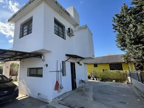 Casa 5 ambientes con 2 baños