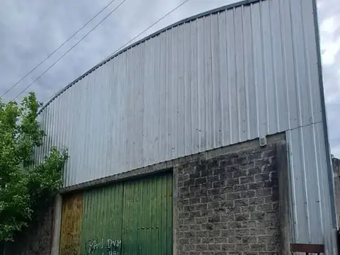 Galpón 700m² en una planta con puente grúa - ALQUILER