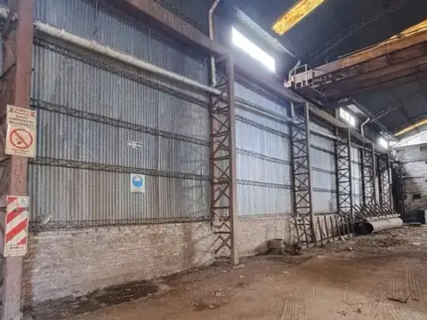 Galpón 700m² en una planta con puente grúa - ALQUILER