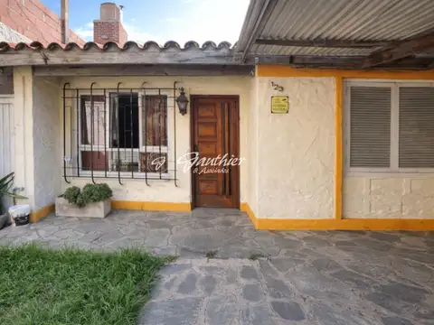 Casa en venta c/ cochera en Campana