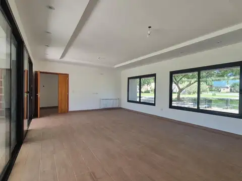 Casa 4 ambientes con 4 baños