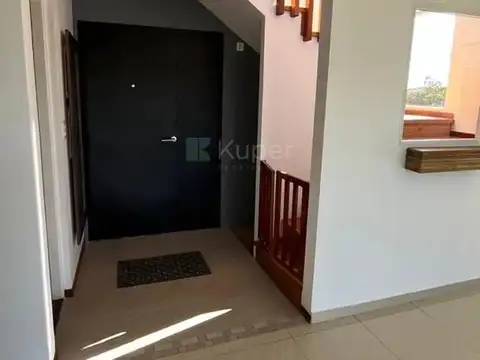 Casa 5 ambientes con 4 baños